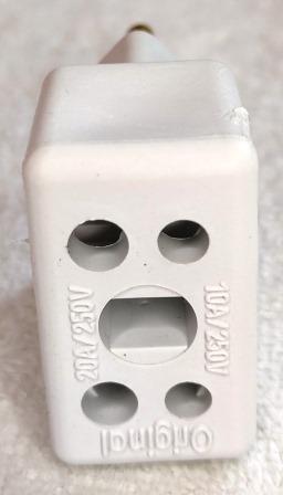 Pino Adaptador 2P + T Ilum 10A